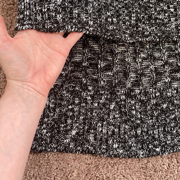 Express sleeveless sweater - XS - EUC - Picture 4 of 8